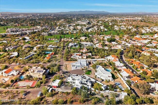 Building Photo - 3112 E Palo Verde Dr