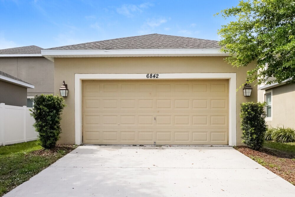 Building Photo - 6842 Little Blue Ln