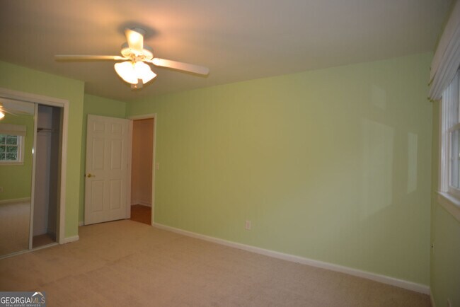 Building Photo - 5218 Meadowcreek Dr