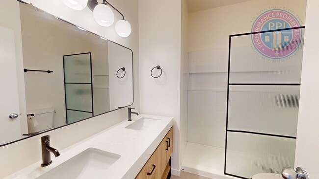 Building Photo - Prime Location, Directly Across From Nike Headquarters! Beautiful Townhouse, Two En-Suites, Centr...
