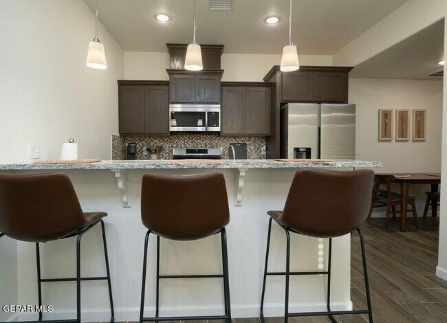 Building Photo - 1074 Hoppas St