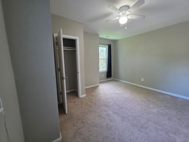 Building Photo - 212 Elm Ave