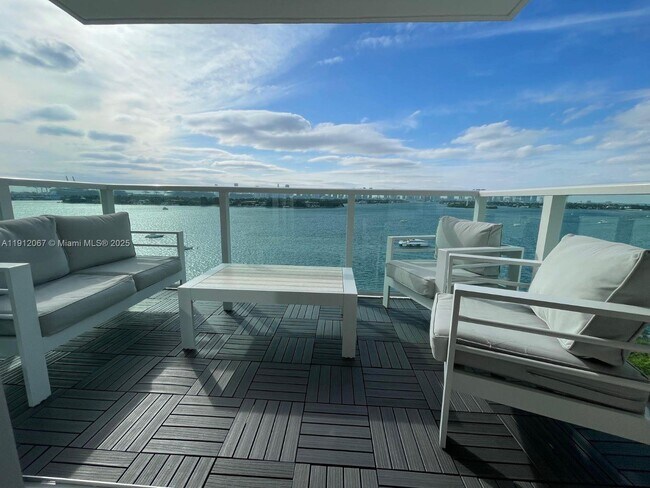 Building Photo - 1000 West Ave