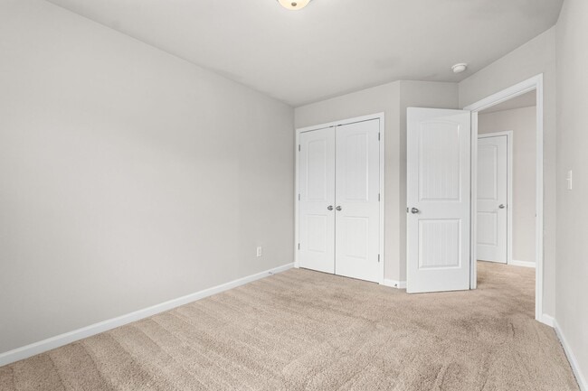 Building Photo - 3 Bedroom Townhome in Jonesboro!