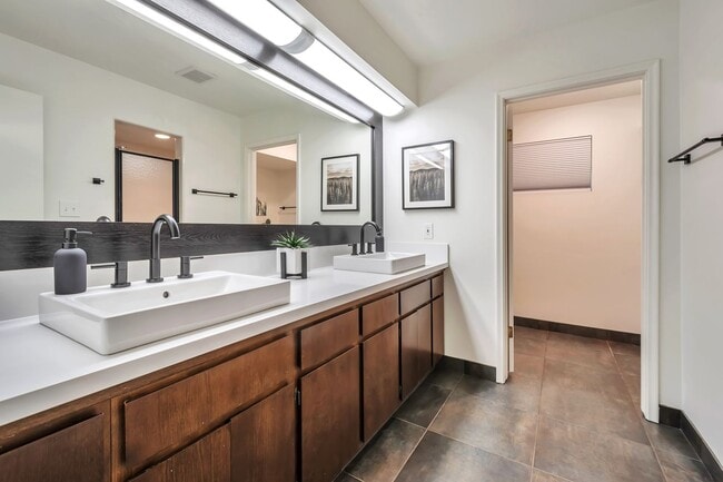 Building Photo - TEMPE GOLF COURSE HOME in SHALIMAR NEIGHBO...