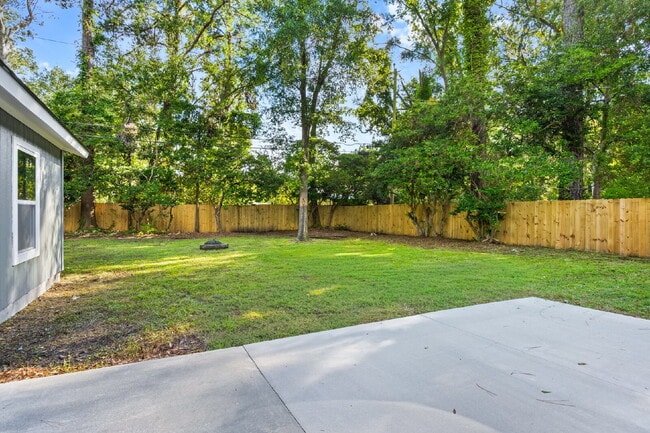 Building Photo - 3 bed 1 bath ranch with large storage/workshop building