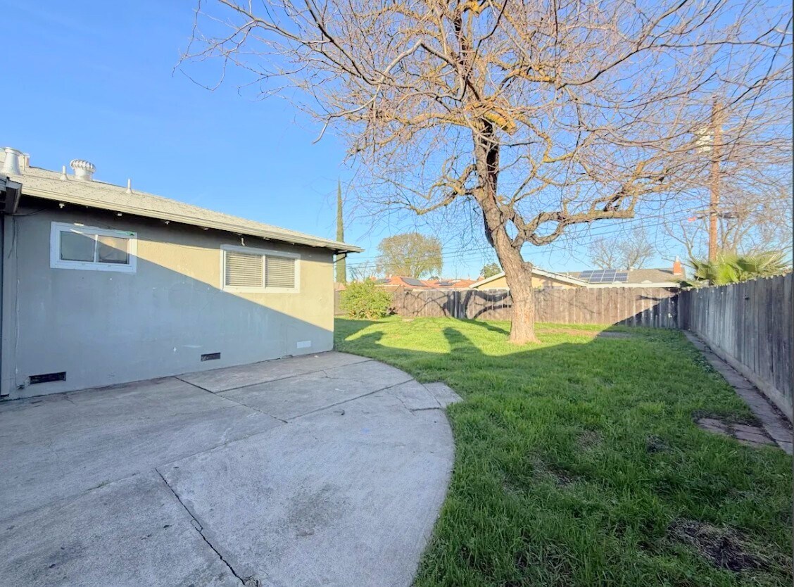 Building Photo - 3224 Erie Ave