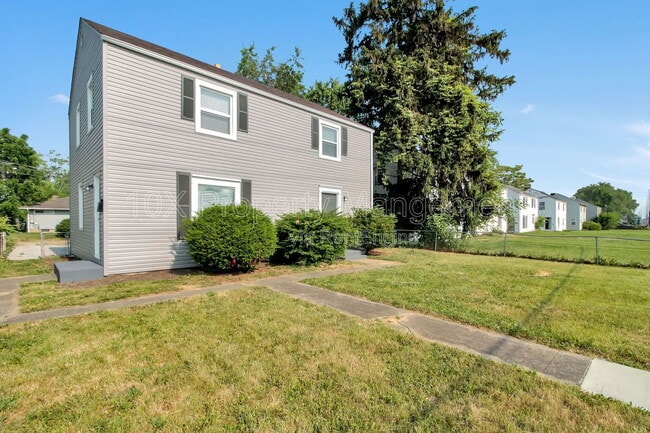 Building Photo - 1045 S James Rd