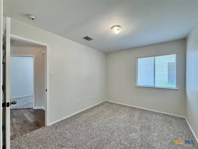 Building Photo - 916 Gentry Dr