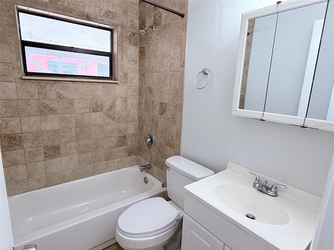 Building Photo - 1544 77th Ave N