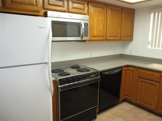 Building Photo - 2022 Merrill Ln