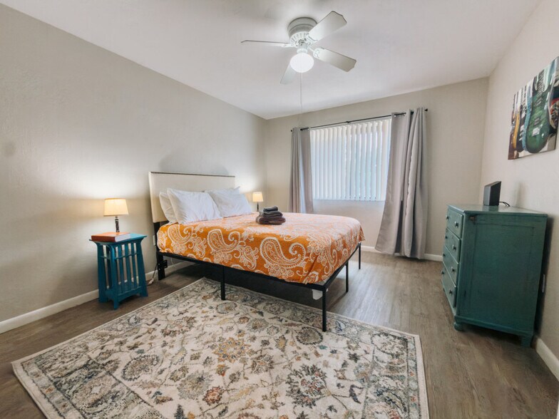 Building Photo - 2300 SW 43rd St