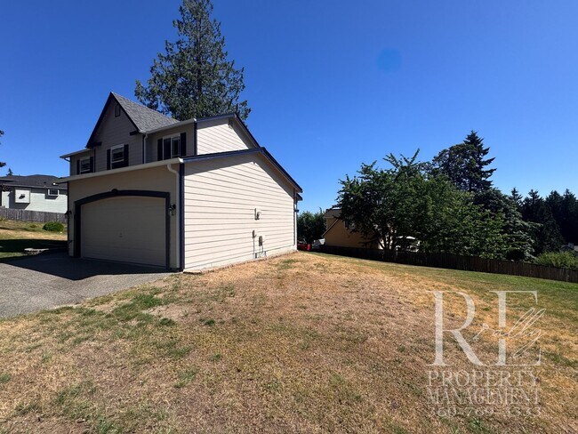 Building Photo - Immaculate Bremerton Home with Expansive Yard, Multiple Living Areas & Designer Kitchen