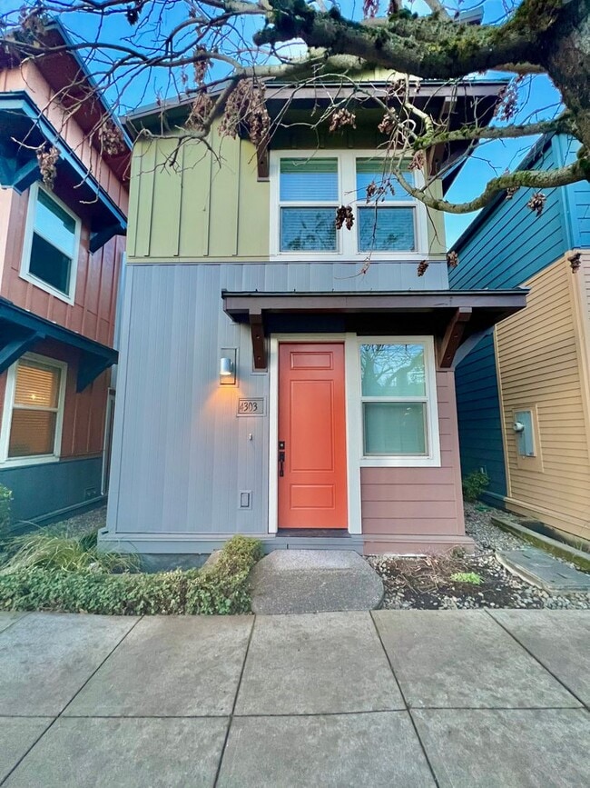 Building Photo - Richmond Neighborhood Condo w/100 bike score on walkscore.com MOVE IN SPECIAL: 1/2 OFF FIRST MONT...