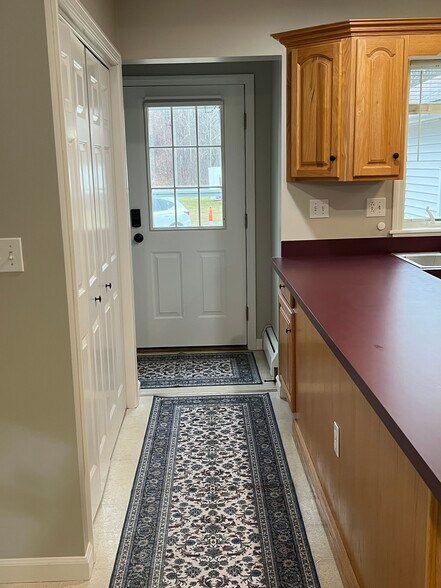 Building Photo - 764 Thrall Ave