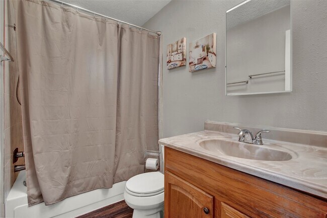 Building Photo - 6208 Brookdale Dr