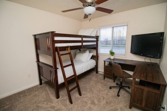 Building Photo - 592 Sunflower Rd