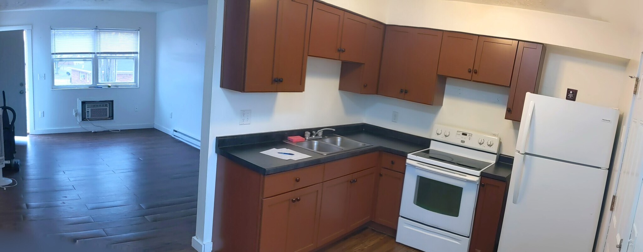 Kitchen - 1227 Hilltop Dr