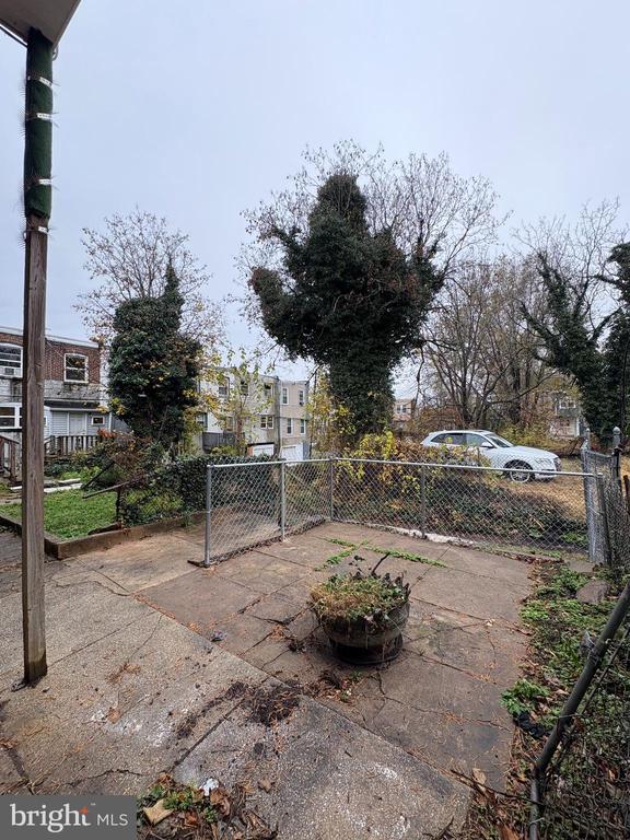 Building Photo - 5504 Devon St