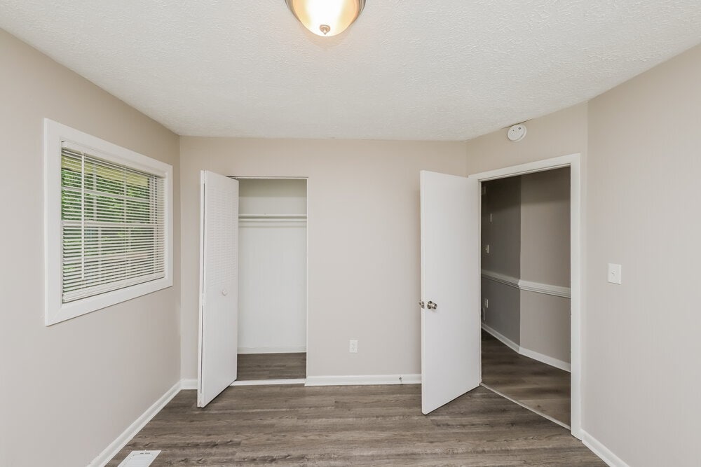 Building Photo - 2870 Valley Brook Dr SW