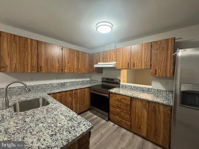 Primary Photo - 9728 Summer Park Ct