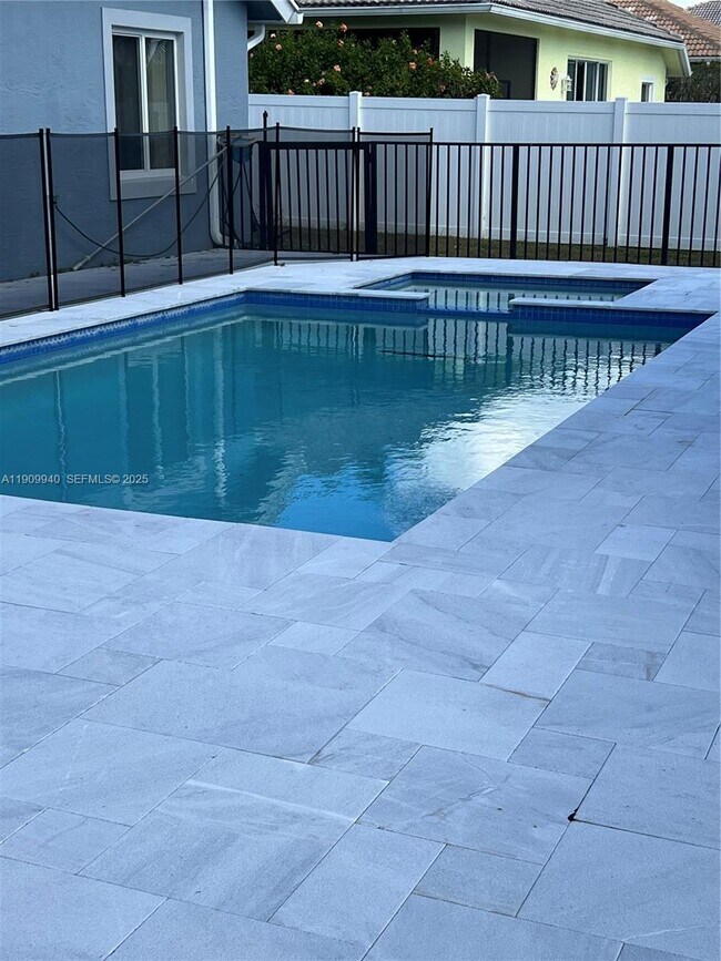 Building Photo - 10664 Paso Fino Dr