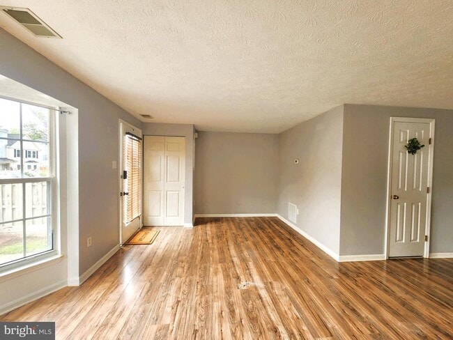 Building Photo - 557 Cascade Way