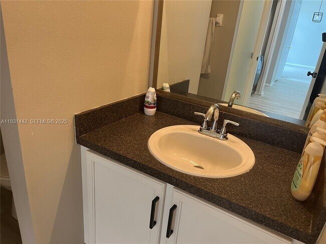 Building Photo - 189 Emeraldview Ave