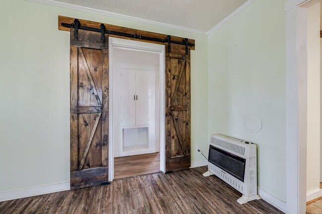 Building Photo - Spacious 3BR Home in Newington – Quiet Living with Room to Enjoy