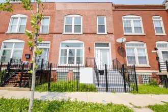 Building Photo - 2724 W Maypole Ave