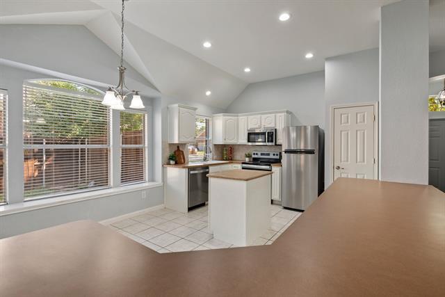 Building Photo - 3605 Villanova Dr