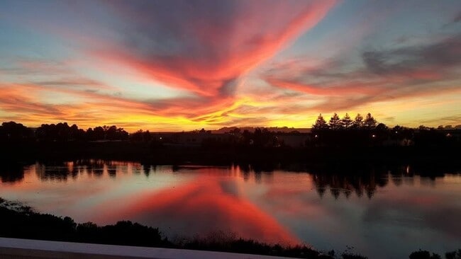 Building Photo - 4br in Bay Breeze Community