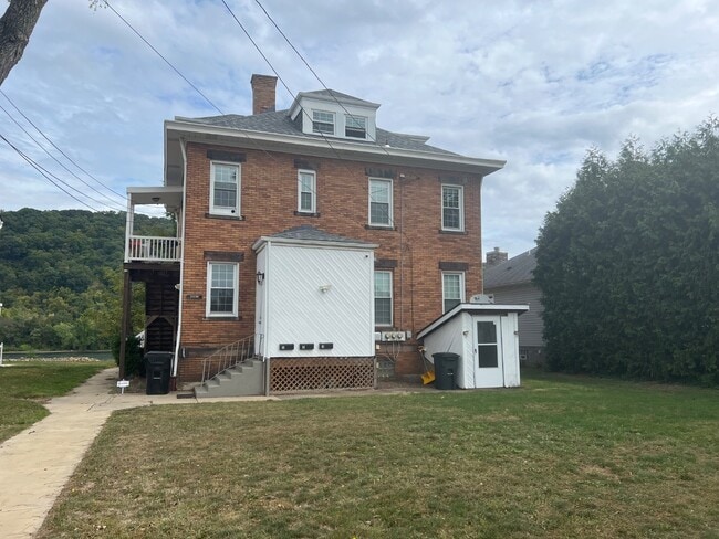 Building Photo - 7030 Front River Rd