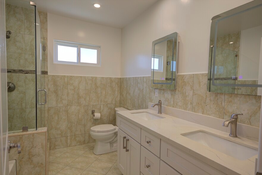 Building Photo - 1367 E Windsor Rd