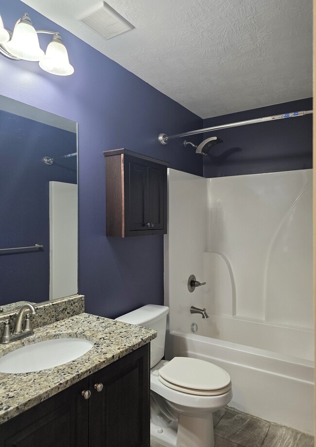 Building Photo - 697 Red Cedar Ct