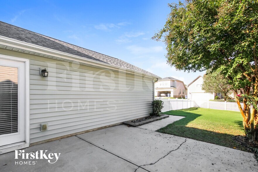 Building Photo - 15636 Seafield Ln