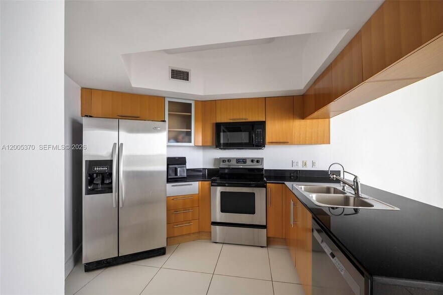 Building Photo - 1750 N Bayshore Dr