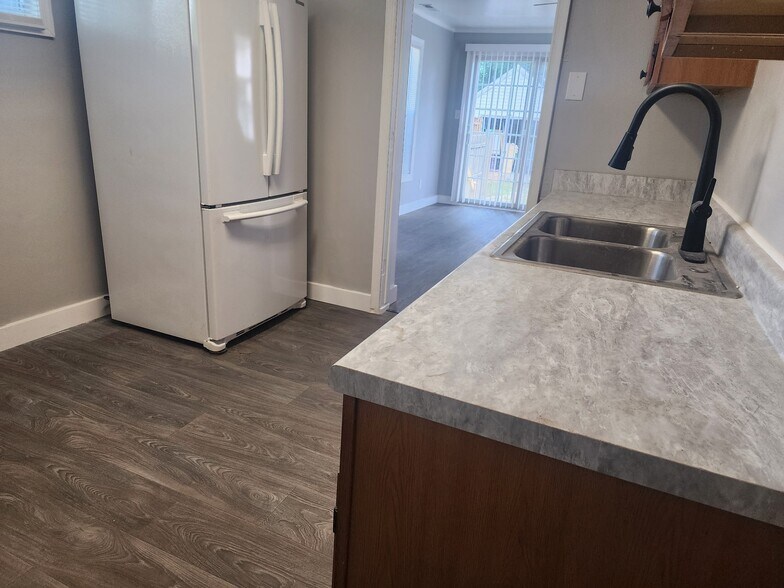 Building Photo - 136 Banneker Dr