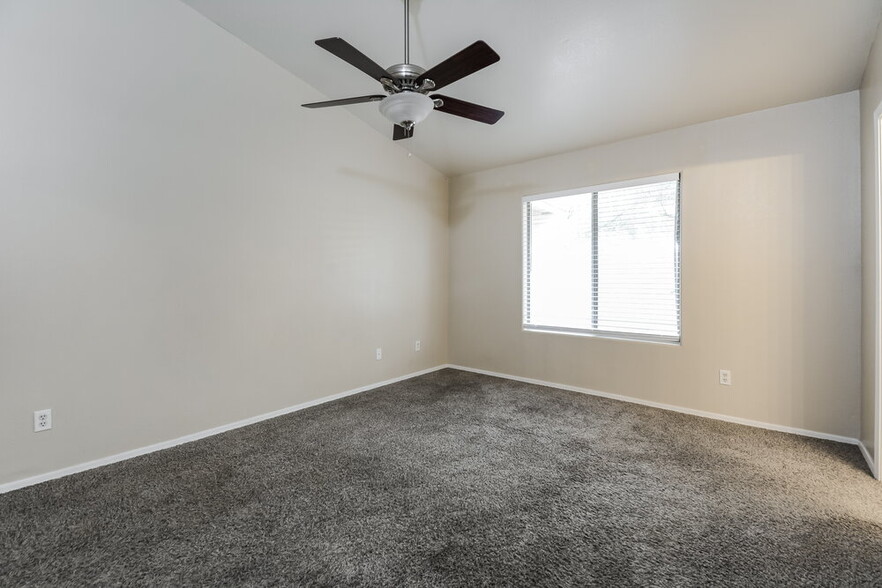 Building Photo - 9491 E Caldwell Dr
