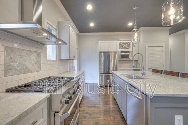 Building Photo - 1537B Battlefield Dr