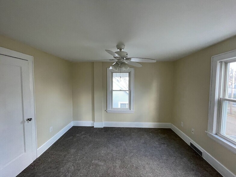 Building Photo - 1172 Tulip St