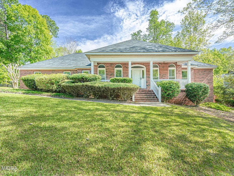 Primary Photo - 205 Saddle Creek Ct