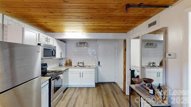 Building Photo - 201 S Hoskins Rd