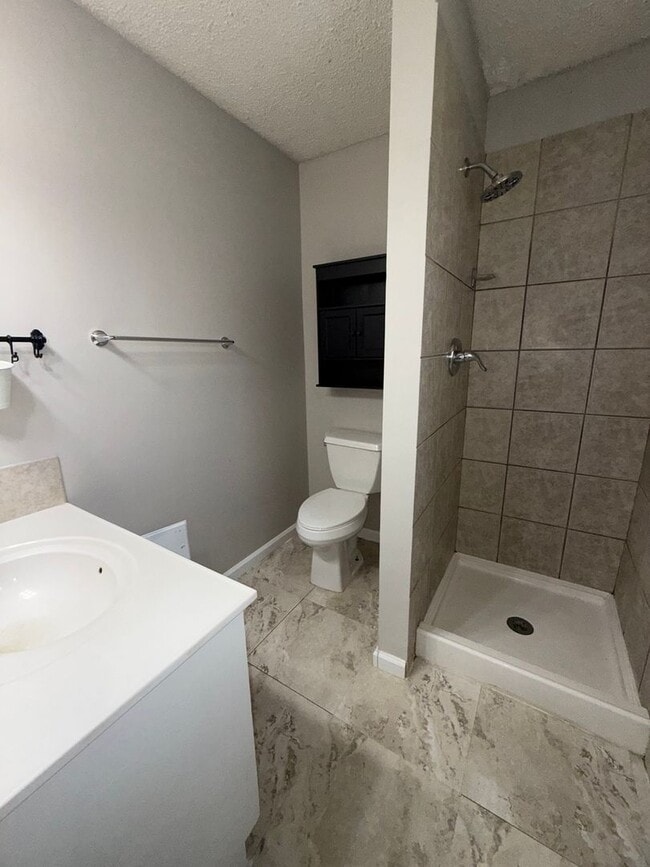 Building Photo - Spacious 3 Bedroom Home with Finished Base...
