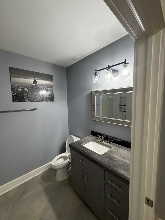Building Photo - 1011 Studemont St