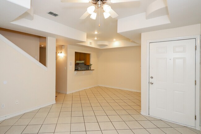 Building Photo - 1000 Ranchway Dr