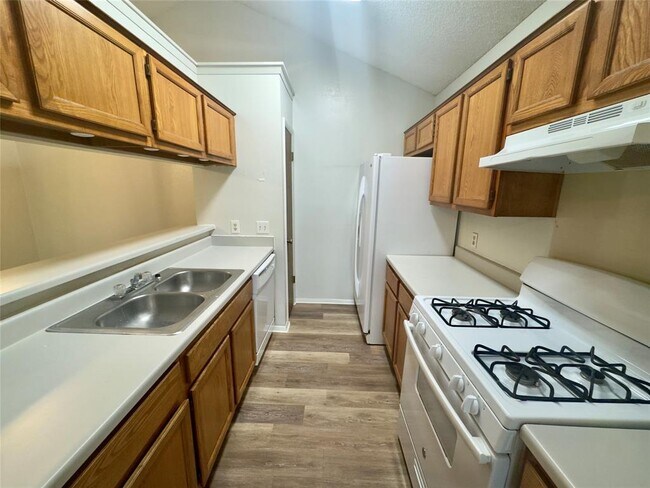 Building Photo - 112 S Mockingbird Ln