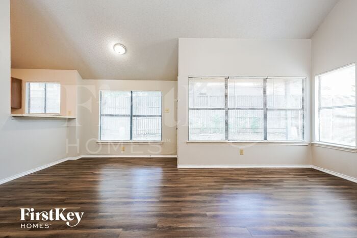 Building Photo - 922 Ramblewood Dr