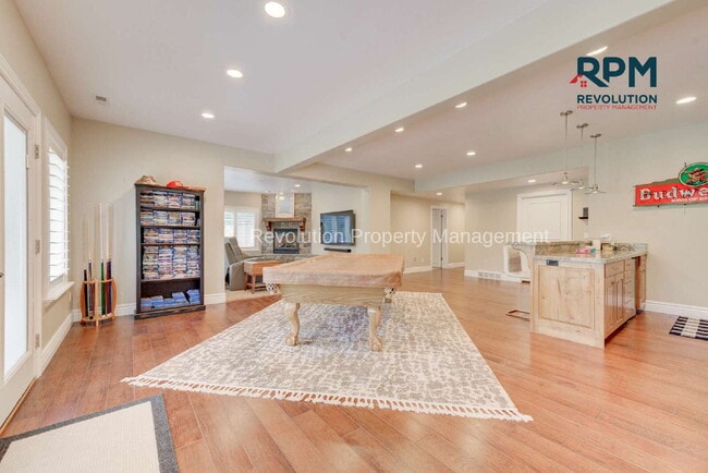Building Photo - "Spacious Elegance: Stunning 6-Bedroom Ret...