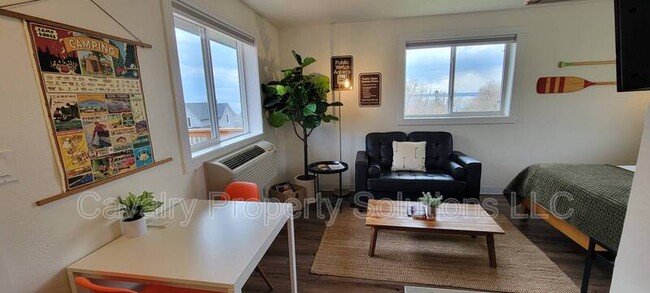 Building Photo - 923 E Central Entrance